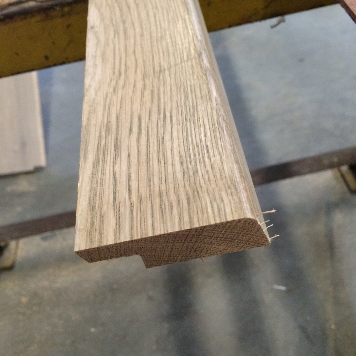 Massief Eiken plint 19 x 60 mm. Grijs geolied.